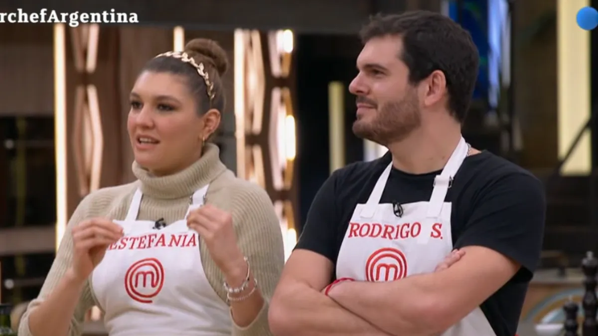 Estefanía y Rodrigo se enfrentaron este jueves por una lugar en la final de MasterChef. Estefanía y Rodrigo se enfrentaron este jueves por una lugar en la final de MasterChef.