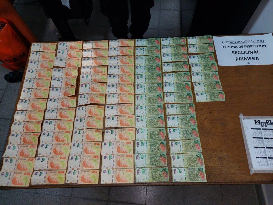 El viernes por la noche, los efectivos de la Seccional Primera incautaron más de 218.000 pesos en la habitación del hotel donde se hospedaban.