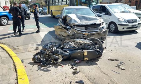 Los testimonios recolectados señalaron que el conductor de la moto pasó el semáforo en rojo. Los testimonios recolectados señalaron que el conductor de la moto pasó el semáforo en rojo.