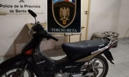 Abandonaron una moto en la puerta de una casa en Santa Fe Abandonaron una moto en la puerta de una casa en Santa Fe