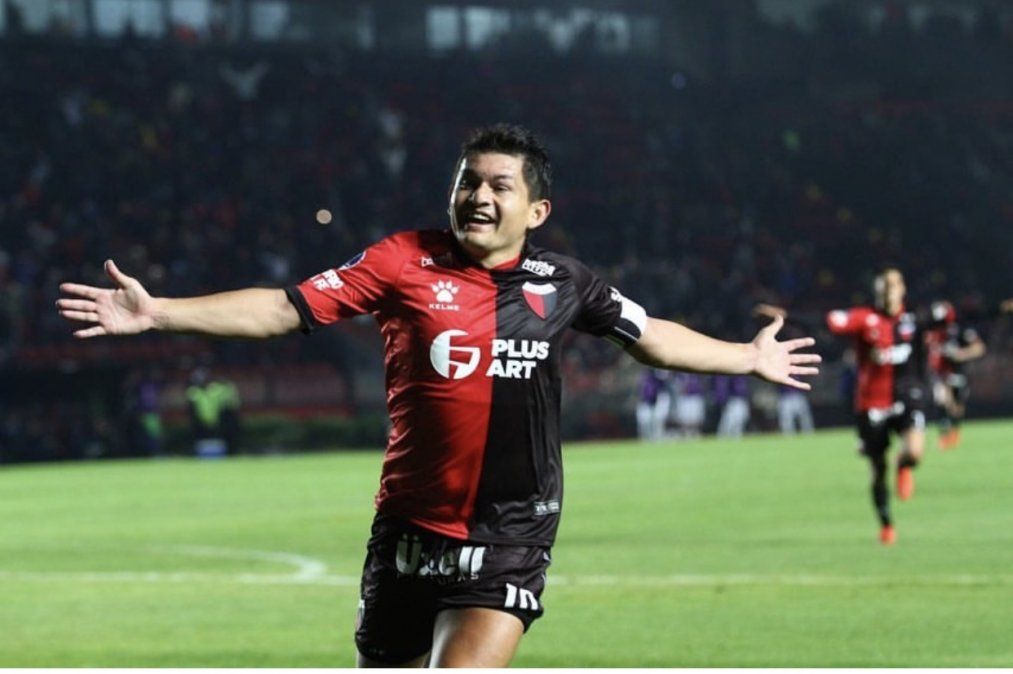 El Pulga Rodríguez entrenó normal y jugará ante Vélez