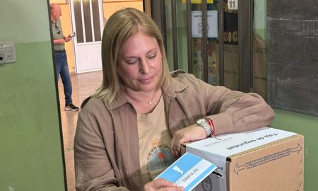 La candidata de Provincias Unidas votó en la Escuela Primaria N° 6034 Jose Pedroni de Gálvez. La candidata de Provincias Unidas votó en la Escuela Primaria N° 6034 Jose Pedroni de Gálvez.