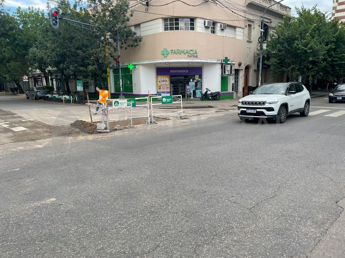 El histórico bache está siendo reparado por la Municipalidad.