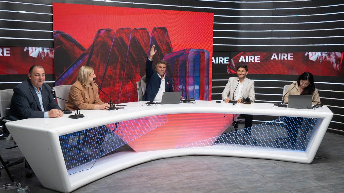 Pullaro, Scaglia y Poletti en los estudios de AIRE.