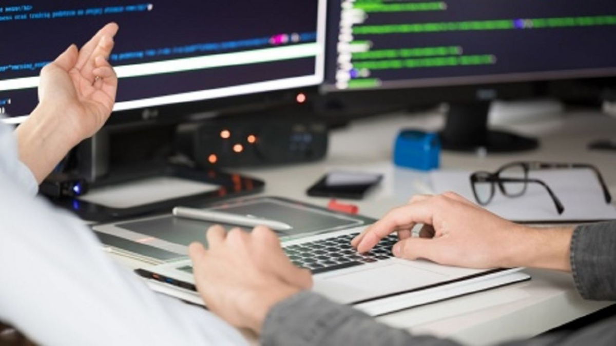 El programa del Gobierno busca capacitar a 70 mil argentinos en herramientas relacionadas con el software para que puedan insertarse en un mercado laboral donde los sueldos llegan a los 250 mil pesos.