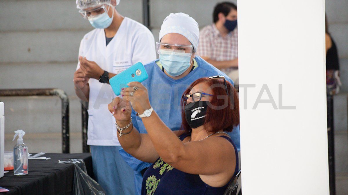 hasta el martes la provincia de Santa Fe recibió 6.296.287 dosis de la vacuna contra el covid y son 3.072.462 los santafesinos inscriptos para ser inoculados.&nbsp;