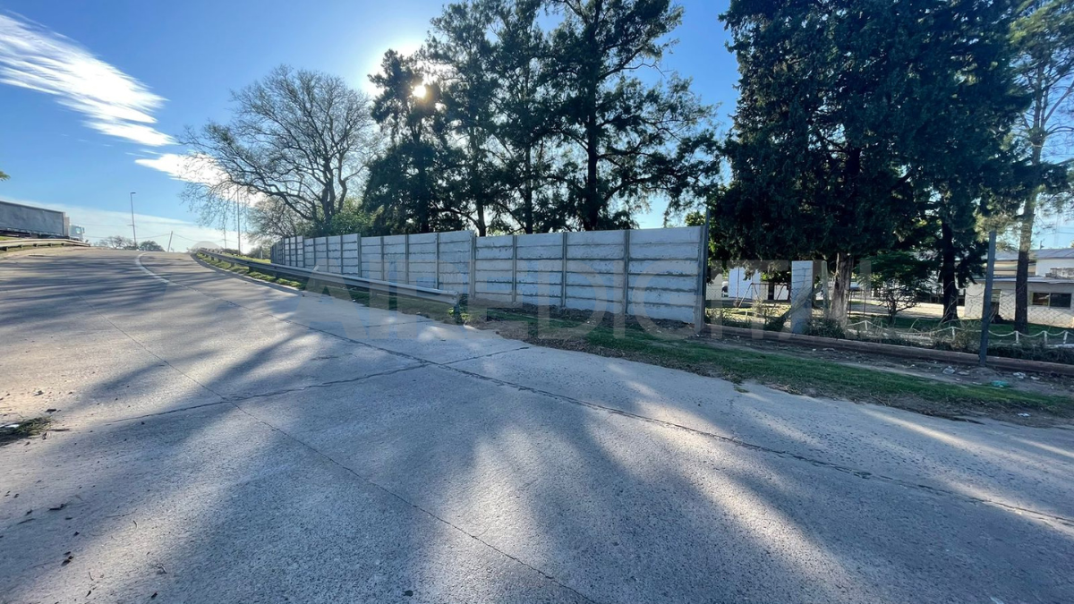 El Club Náutico Sur, ubicado en la Avenida de la Constitución, construyó un muro de concreto a lo largo de unos 300 metros. El Club Náutico Sur, ubicado en la Avenida de la Constitución, construyó un muro de concreto a lo largo de unos 300 metros.