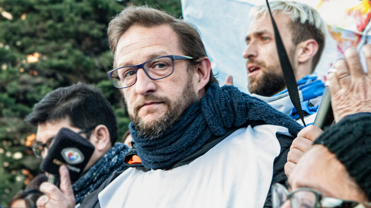 Santiago Goodman, docente chubutense condenado por incendiar la Legislatura de su provincia durante una protesta en 2019.