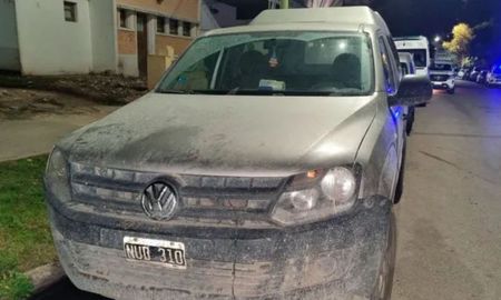 Cuatro hombres fallecidos fueron arrojados en la puerta de un hospital en Bahía Blanca Cuatro hombres fallecidos fueron arrojados en la puerta de un hospital en Bahía Blanca