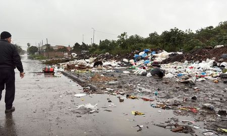 Tras la limpieza del municipio, volvió a fomarse un basural en Zavalla y Gorostiaga, en el corazón de barrio Los Hornos. Tras la limpieza del municipio, volvió a fomarse un basural en Zavalla y Gorostiaga, en el corazón de barrio Los Hornos.