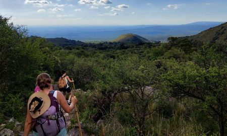 Los senderos de El Hueco permiten a los visitantes explorar la fauna y flora autóctona. Los senderos de El Hueco permiten a los visitantes explorar la fauna y flora autóctona.