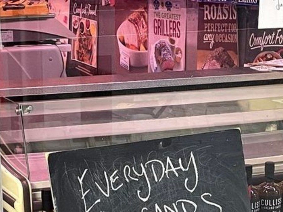Puso un cartel en su carnicería para burlarse del veganismo y lo acusaron de psicópata