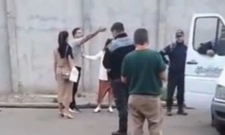 Mendoza: una discusión sobre la cuenta del almuerzo desencadenó una acalorada pelea entre los dos turistas brasileños, que pronto se tornó física y se trasladó al estacionamiento del restaurante. Mendoza: una discusión sobre la cuenta del almuerzo desencadenó una acalorada pelea entre los dos turistas brasileños, que pronto se tornó física y se trasladó al estacionamiento del restaurante.