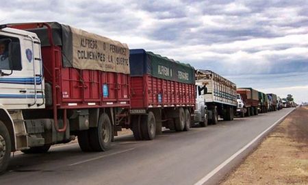 Por la sequía y la merma en las cosechas, los transportistas piden ayuda del Estado para sostener la actividad. Por la sequía y la merma en las cosechas, los transportistas piden ayuda del Estado para sostener la actividad.