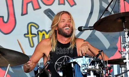 Hawkings falleció en Colombia, antes de un show de Foo Fighters Hawkings falleció en Colombia, antes de un show de Foo Fighters