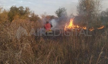 Este martes se volvieron a registrar incendios de pastizales en Santa Fe. Este martes se volvieron a registrar incendios de pastizales en Santa Fe.