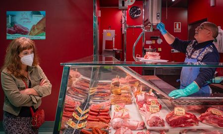 En caso de que se detecte mercadería faenada clandestinamente, la ASSAL informa a Los Pumas, para que identifiquen el origen de la carne, si proviene de un abigeato, un robo o es porque un productor comercializó un animal sin pasar por un frigorífico para ahorrarse el pago de impuesto. En caso de que se detecte mercadería faenada clandestinamente, la ASSAL informa a Los Pumas, para que identifiquen el origen de la carne, si proviene de un abigeato, un robo o es porque un productor comercializó un animal sin pasar por un frigorífico para ahorrarse el pago de impuesto.