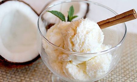 Helado de crema de coco, by Maru Botana. Helado de crema de coco, by Maru Botana.