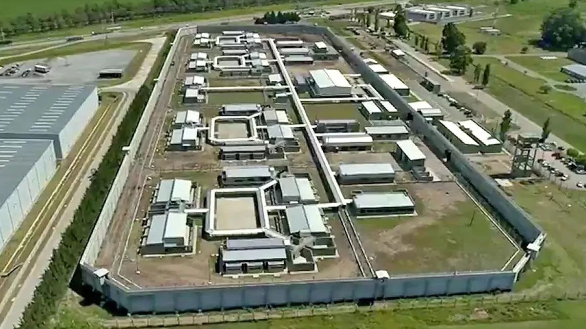 Si bien es una cárcel que aloja a delincuentes de entre 18 y 21 años, la edad se flexibilizó hasta los 25 años.