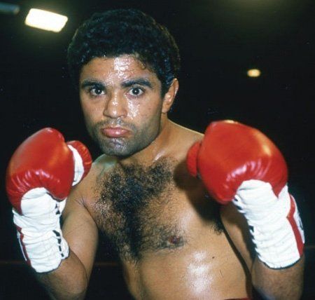 Laciar nació el 31 de enero de 1959 en Huinca Renancó, en el extremo sur de la provincia de Córdoba, a menos de 25 kilómetros del límite con la de La Pampa. Debutó como amateur con 13 años y, como profesional, a los 17. Mide 1,55 metro, es de guardia diestra y, en las 101 peleas rentadas que realizó entre 1976 y 1990, jamás fue noqueado.