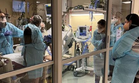 La cartera sanitaria indicó también que son 2.630 los internados con coronavirus en unidades de terapia intensiva, con un porcentaje de ocupación de camas de adultos de 48,8% en el país y del 45,8% en el Área Metropolitana Buenos Aires. La cartera sanitaria indicó también que son 2.630 los internados con coronavirus en unidades de terapia intensiva, con un porcentaje de ocupación de camas de adultos de 48,8% en el país y del 45,8% en el Área Metropolitana Buenos Aires.