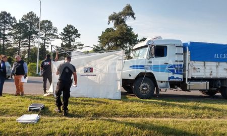 El segundo accidente fatal en la autopista sucedió este sábado a las 6,30, a la altura del Acceso Norte a Santo Tomé. El segundo accidente fatal en la autopista sucedió este sábado a las 6,30, a la altura del Acceso Norte a Santo Tomé.