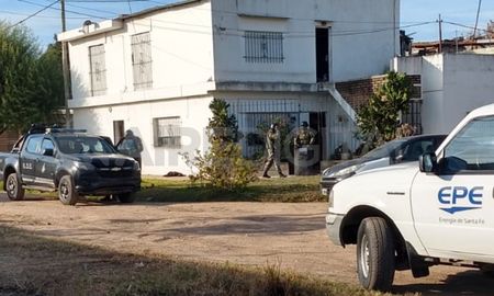 La esquina Ex Combatientes de Malvinas y Hermanos Figueroa estuvo copada por agentes policiales. La esquina Ex Combatientes de Malvinas y Hermanos Figueroa estuvo copada por agentes policiales.