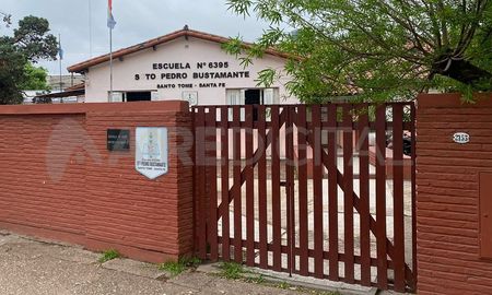 El accidente se produjo dentro de un aula de la escuela Bustamante de Santo Tomé. El accidente se produjo dentro de un aula de la escuela Bustamante de Santo Tomé.