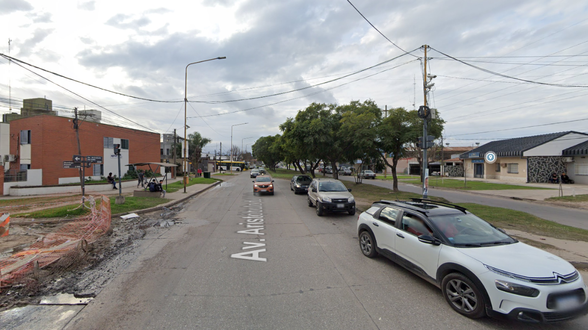 Un joven de 17 años fue baleado en plena avenida Aristóbulo del Valle.