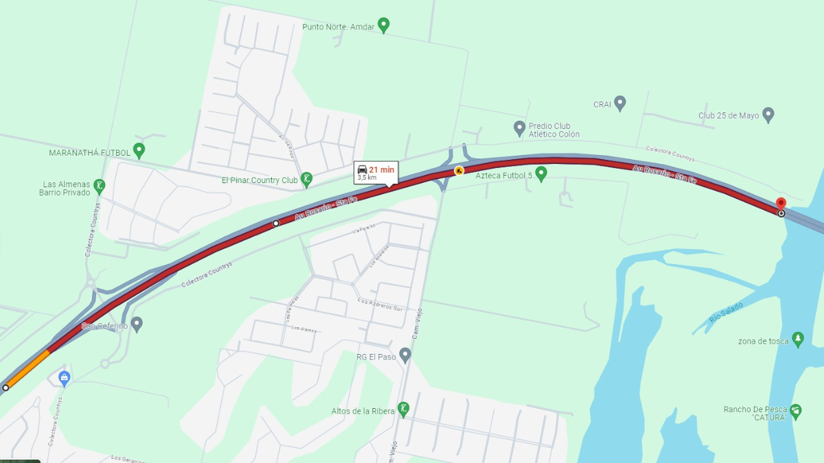 Cerca de las 13 de este sábado la fila de vehículos sobre la autopista Rosario - Santa Fe ya superaba los 3,5 kilómetros y la espera llegaban a más de una hora para hacer el tramo desde el puente de acceso a los countries hasta el ingreso a la ciudad de Santa Fe. Cerca de las 13 de este sábado la fila de vehículos sobre la autopista Rosario - Santa Fe ya superaba los 3,5 kilómetros y la espera llegaban a más de una hora para hacer el tramo desde el puente de acceso a los countries hasta el ingreso a la ciudad de Santa Fe.