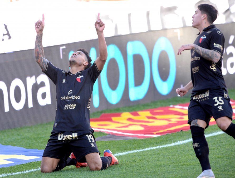 El plantel de Colón no concentraría para el partido ante Godoy Cruz luego de reclamar a la dirigencia el pago del premio por ingresar a la Copa Libertadores 2022.