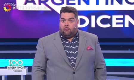En medio de chistes y guiños, Darío Barassi reveló que la productora de 100 Argentinos Dicen, se mensajea con un exparticipante. En medio de chistes y guiños, Darío Barassi reveló que la productora de 100 Argentinos Dicen, se mensajea con un exparticipante.