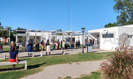 En Santo Tomé, la vacunación de docentes comenzó este martes en el Samco. En Santo Tomé, la vacunación de docentes comenzó este martes en el Samco.