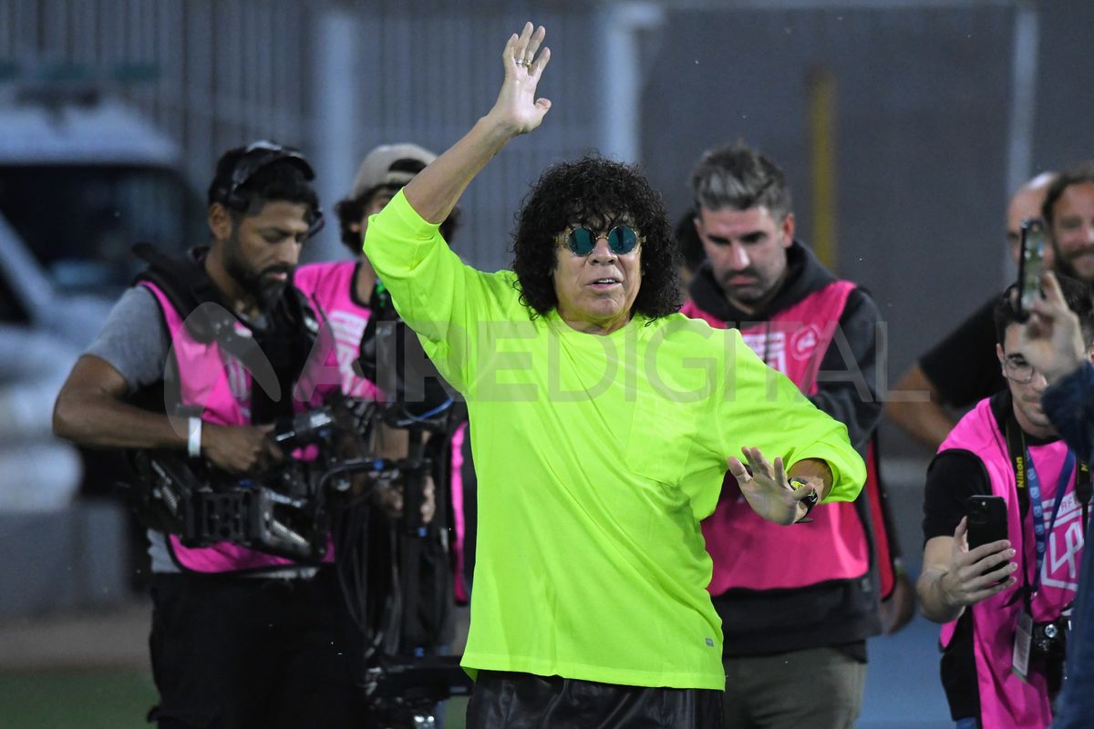 La Mona Jiménez le puso onda a la previa de Boca vs. Estudiantes.