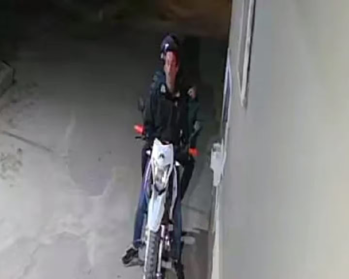 La pareja fue captada por las cámara de seguridad entrando juntos al hotel. La pareja fue captada por las cámara de seguridad entrando juntos al hotel.