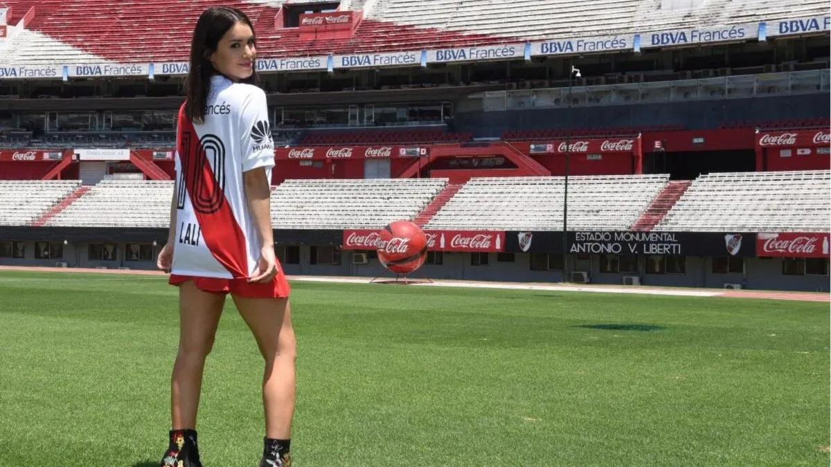 La reacción de Lali cuando le preguntaron si tocaría en la Bombonera