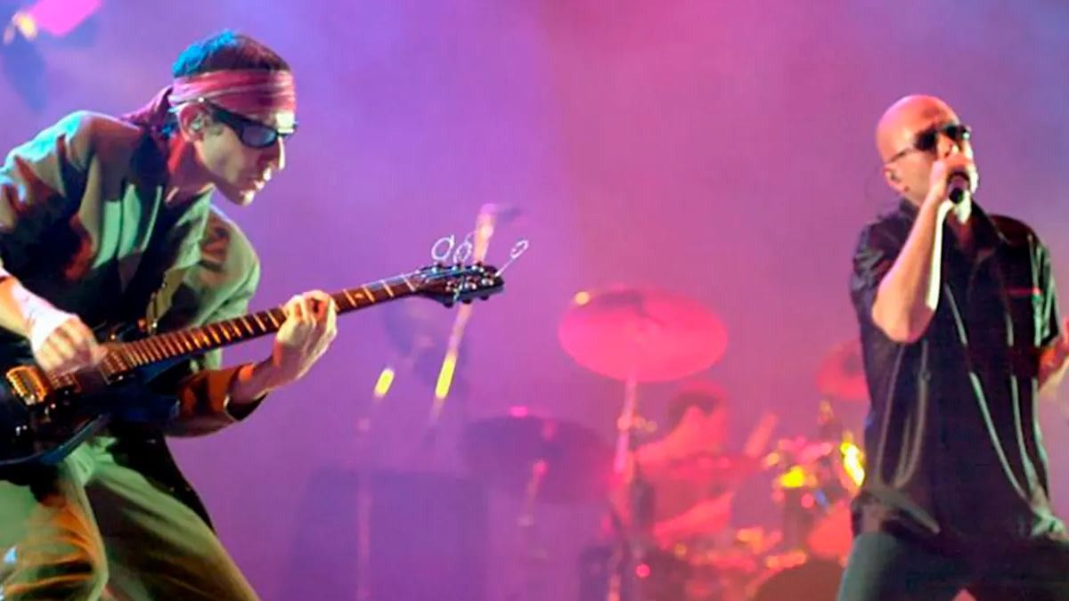 Patricio Rey y sus Redonditos de Ricota, también conocidos como Los Redondos, fue un grupo musical de rock argentino formado en La Plata en el año 1976 e integrado, en su mayor parte, por el Indio Solari.