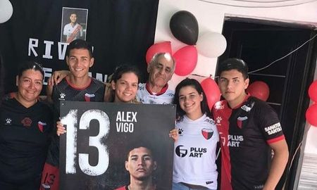 El lateral derecho se despidió de su familia y ya se encuentra camino a Buenos Aires. El lateral derecho se despidió de su familia y ya se encuentra camino a Buenos Aires.