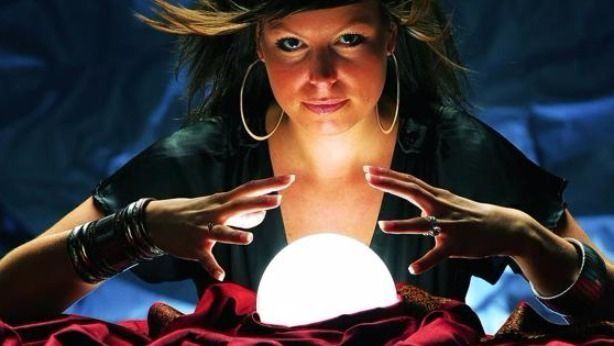 Las brujas del bien: quiénes son y qué casos buscan resolver