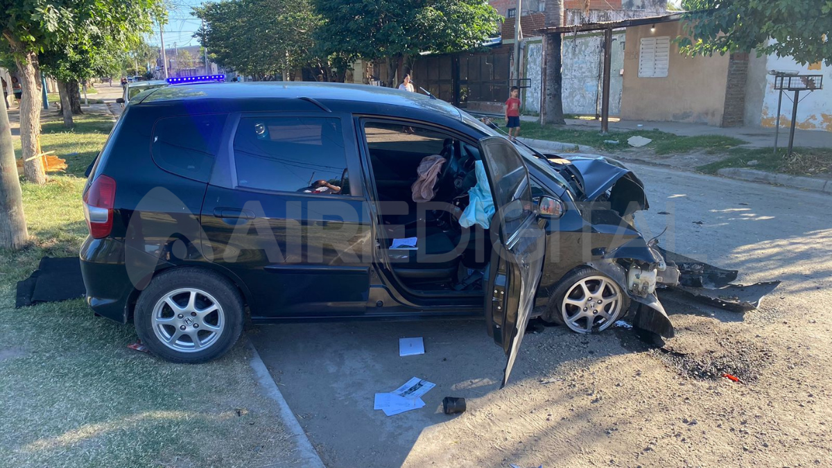 Robaron un auto y lo chocaron en Villa Hipódromo