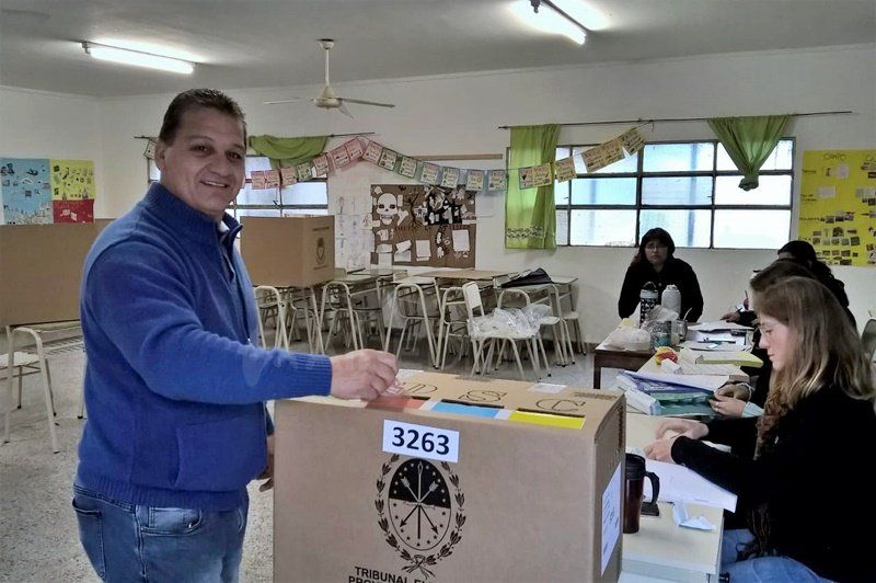 Sauce Viejo: Pedro Uliambre votó en los primeros minutos de la tarde