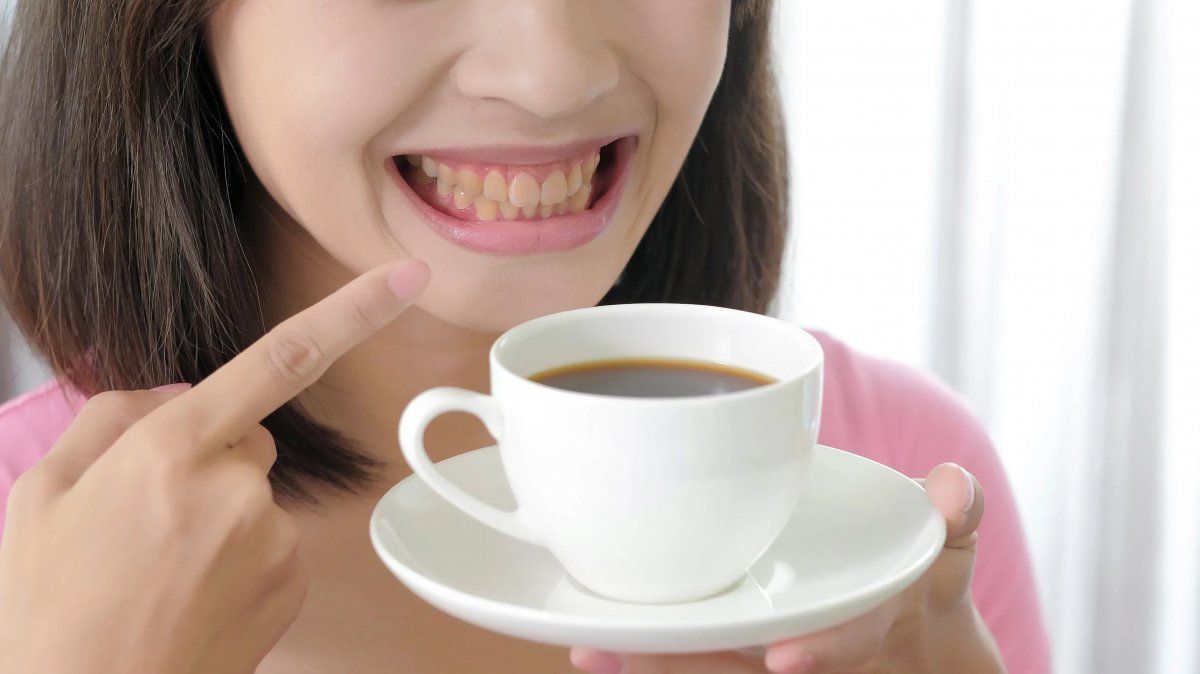 El café, una de las bebidas mas habituales que generan daños en nuestros dientes