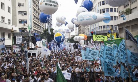 La Confederación General del Trabajo (CGT) y otras corrientes peronistas nucleadas en el conurbano bonaerense se movilizarán esta semana. La Confederación General del Trabajo (CGT) y otras corrientes peronistas nucleadas en el conurbano bonaerense se movilizarán esta semana.
