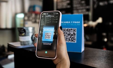 Cómo será el nuevo sistema de pagos con débito en pesos y dólares. Cómo será el nuevo sistema de pagos con débito en pesos y dólares.