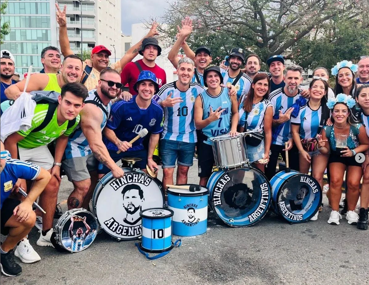 Karina Medina integra el grupo de Hinchas Argentinos que acompañan a la Selección Argentina a todos lados. Karina Medina integra el grupo de Hinchas Argentinos que acompañan a la Selección Argentina a todos lados.