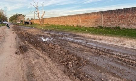 La situación de la calle Estado de Israel, en barrio Cabal, volvió a generar reclamos de los vecinos de esa zona de la ciudad de Santa Fe La situación de la calle Estado de Israel, en barrio Cabal, volvió a generar reclamos de los vecinos de esa zona de la ciudad de Santa Fe