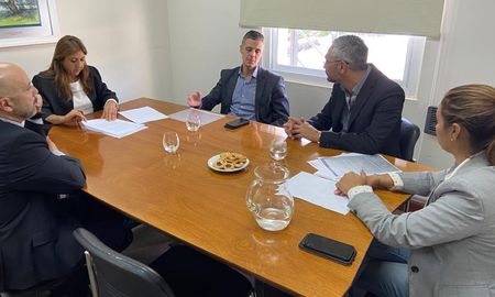 La intendenta de Santo Tomé, Daniela Qüesta y el ministro de Seguridad Claudio Brilloni se reunieron el último martes. La intendenta de Santo Tomé, Daniela Qüesta y el ministro de Seguridad Claudio Brilloni se reunieron el último martes.