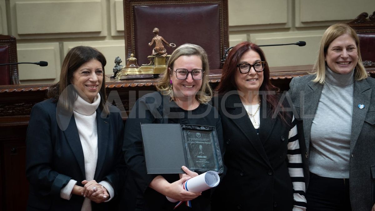 Jésica Saez, gerenta de programación de AIRE, fue distinguida en la Legislatura. Jésica Saez, gerenta de programación de AIRE, fue distinguida en la Legislatura.