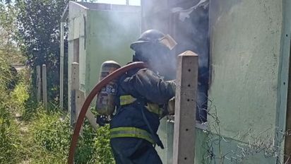 Incendio en una vivienda de Los Sin Techo al costado de la Circunvalación Oeste: bomberos controlaron el fuego