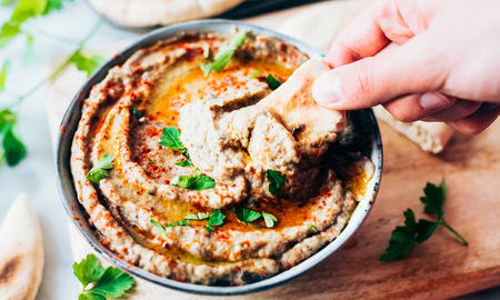 Cómo hacer hummus de garbanzo y berenjena: la receta más fácil para preparar en casa Cómo hacer hummus de garbanzo y berenjena: la receta más fácil para preparar en casa
